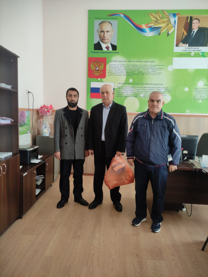 Депутат Народного Собрания РД Алиев Девлетхан Курбанович подарил Эминхюрской школе спортивный инвентарь..